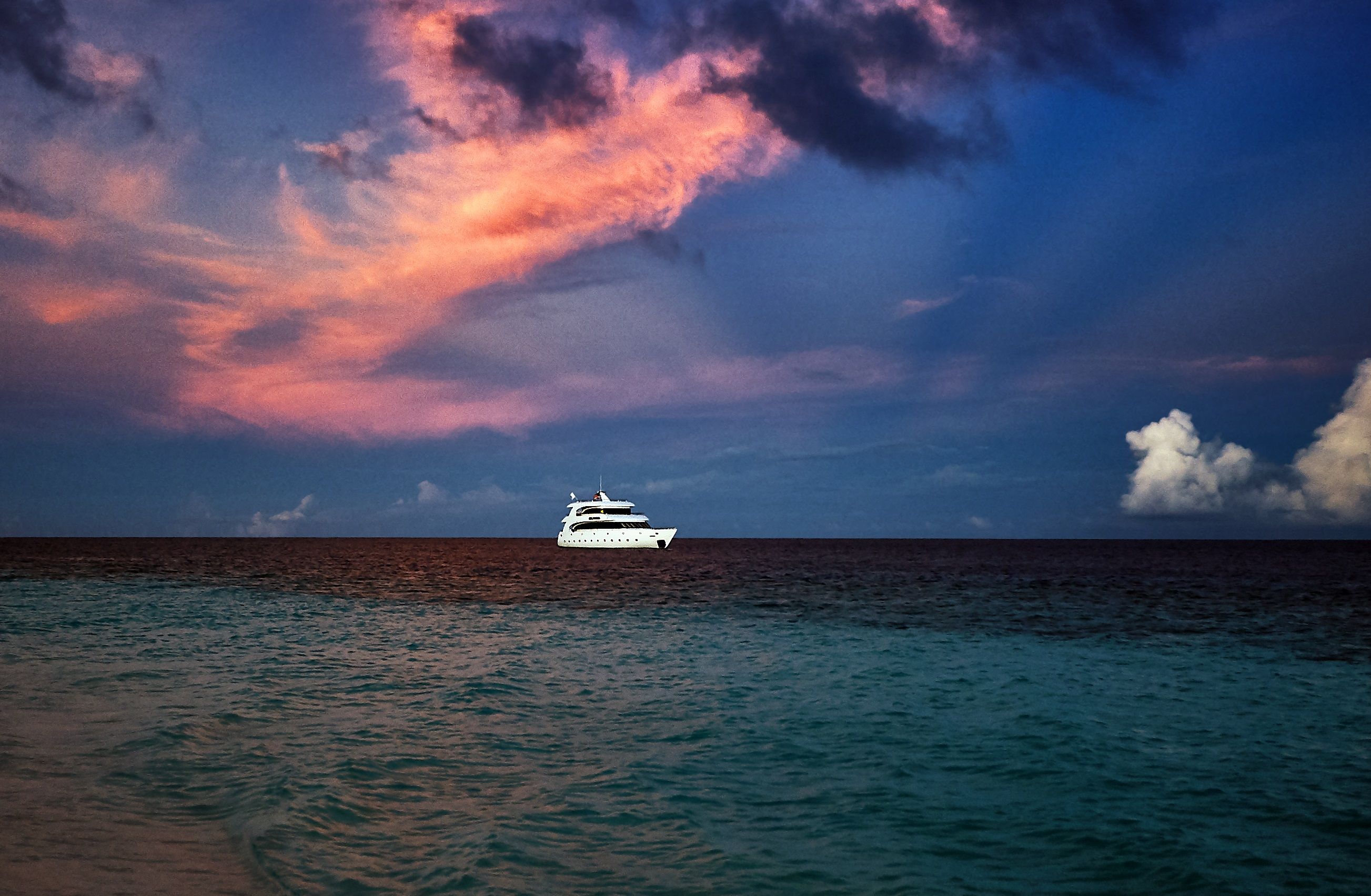 M/Y Maldiviana at sun set